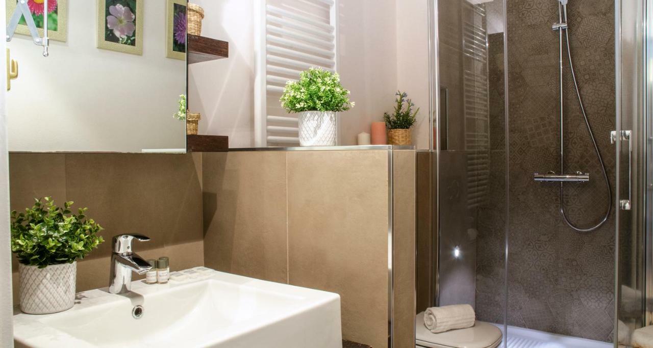 Flowers Apartment Joivy 25 コモ エクステリア 写真